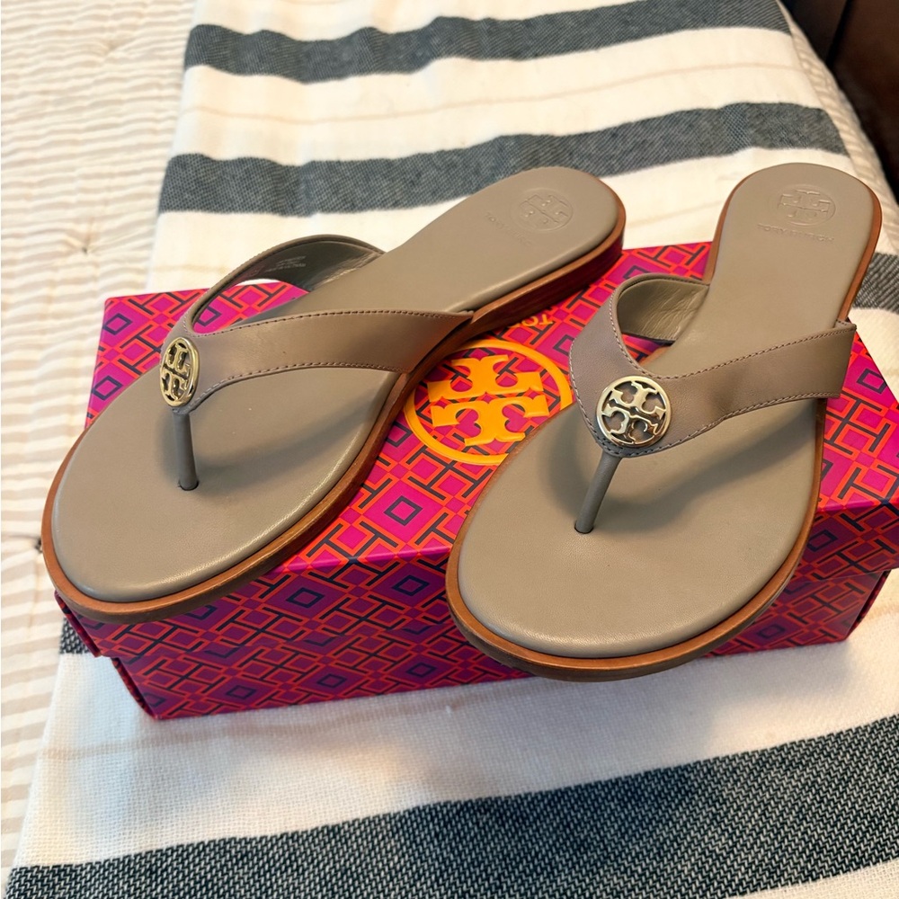 Tory Burch Beige Sandals with Gold Emblem